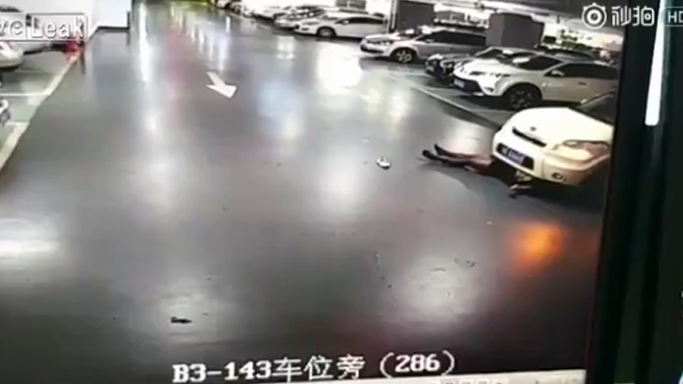 Γυναίκα καταπλακώθηκε από το αυτοκίνητό της!